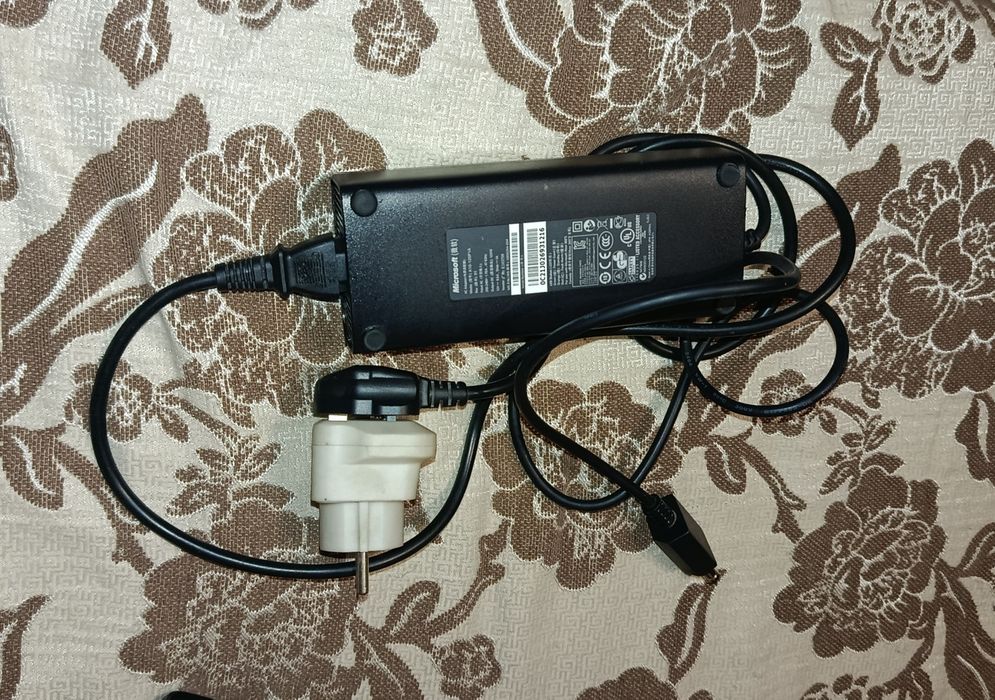 Продам XBOX 360 ( сломанный)
