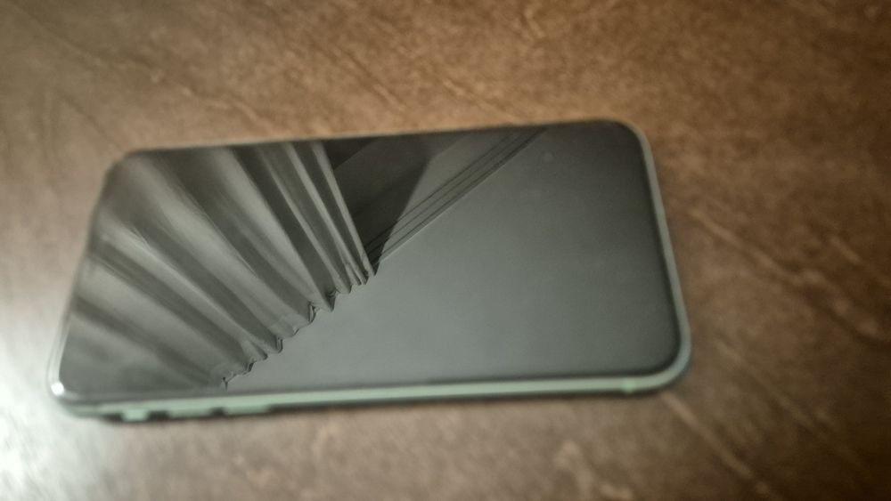 Смартфон IPhone 11 почти новый