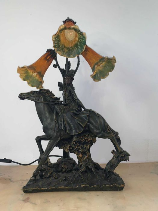 Lampa veioza scena galanta