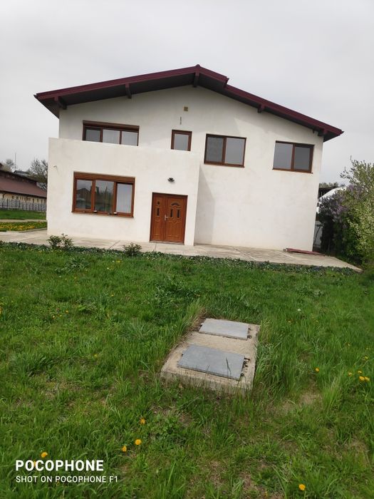 Se vinde întreaga proprietate