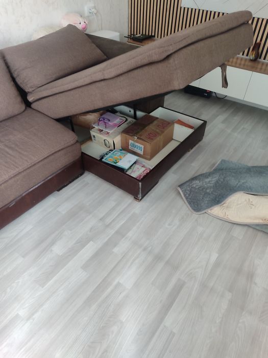 Продам зальный уголок