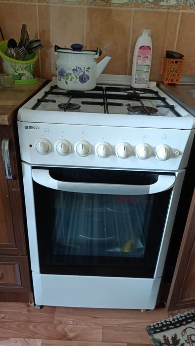 Продам газовую плиту