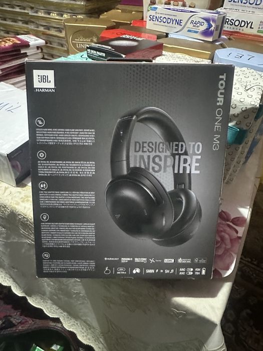 Vand casti  sunt noi in cutie