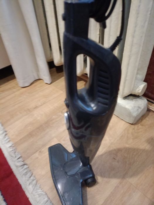 Продам пылесос вертикальный.