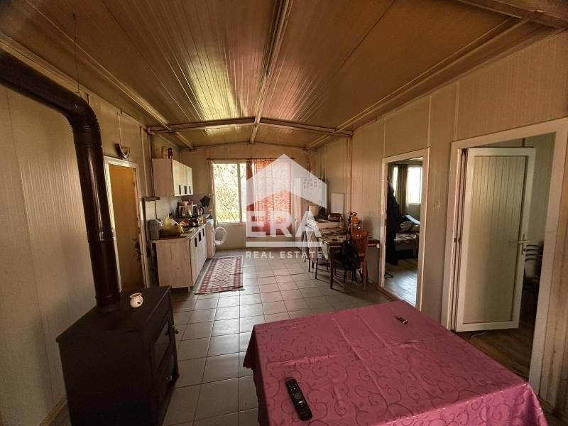 Едноетажна, обзаведена, сглобяема къща за продажба, с двор, в горната