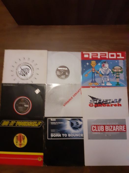 Vind placi vinil vechi 105 bucăți stare bună  anii 90,2000
