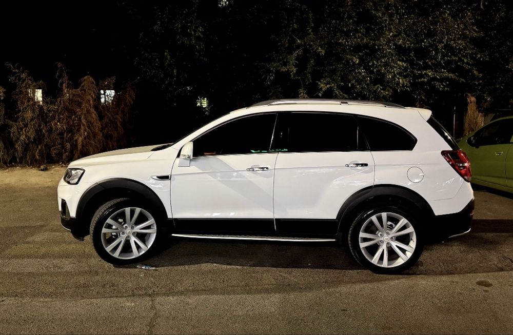 Каптива 4 цвет белый Не битая с Наваротом