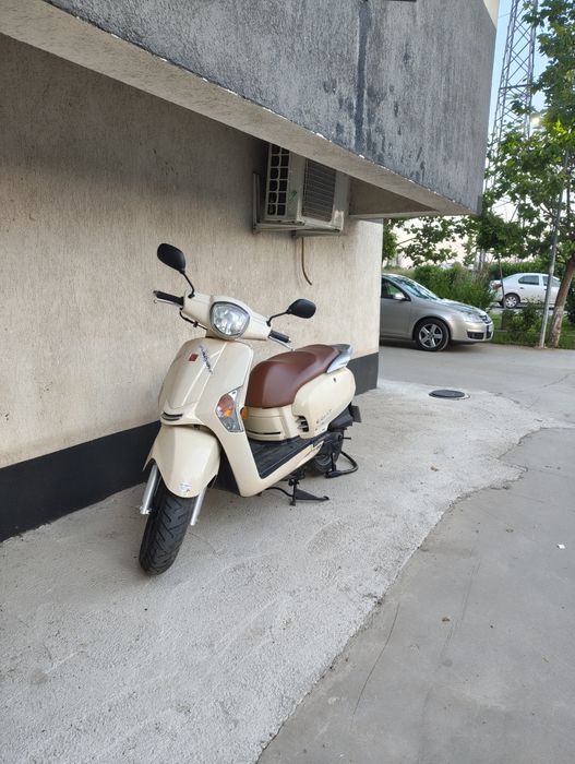 Închiriez scuter 49cc – Fara permis, Economic și Ușor de Condus!