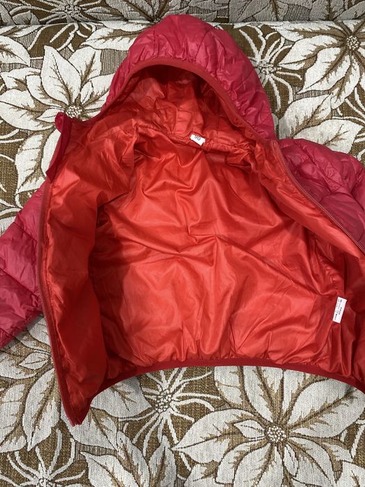 Продам красную куртку детский