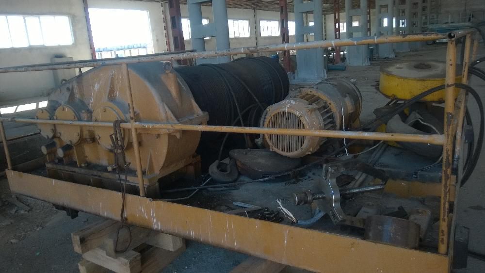 Висящ кран.Хале ригел 36m на 12м на 5м.Резервни части-телфери,портале