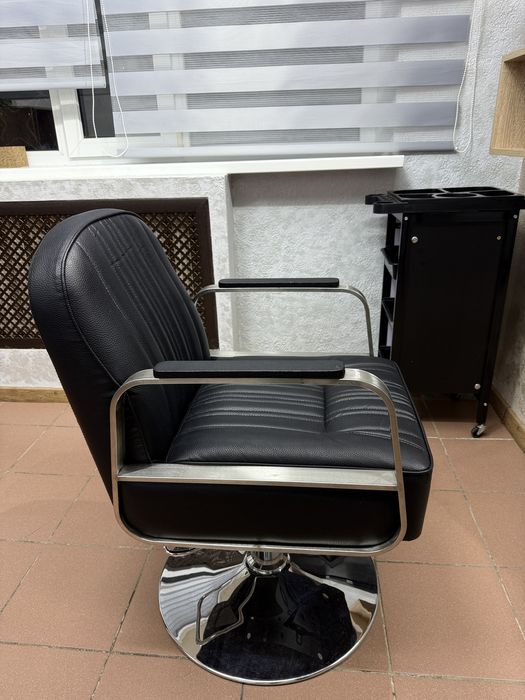 Продается кресло для парихмахера