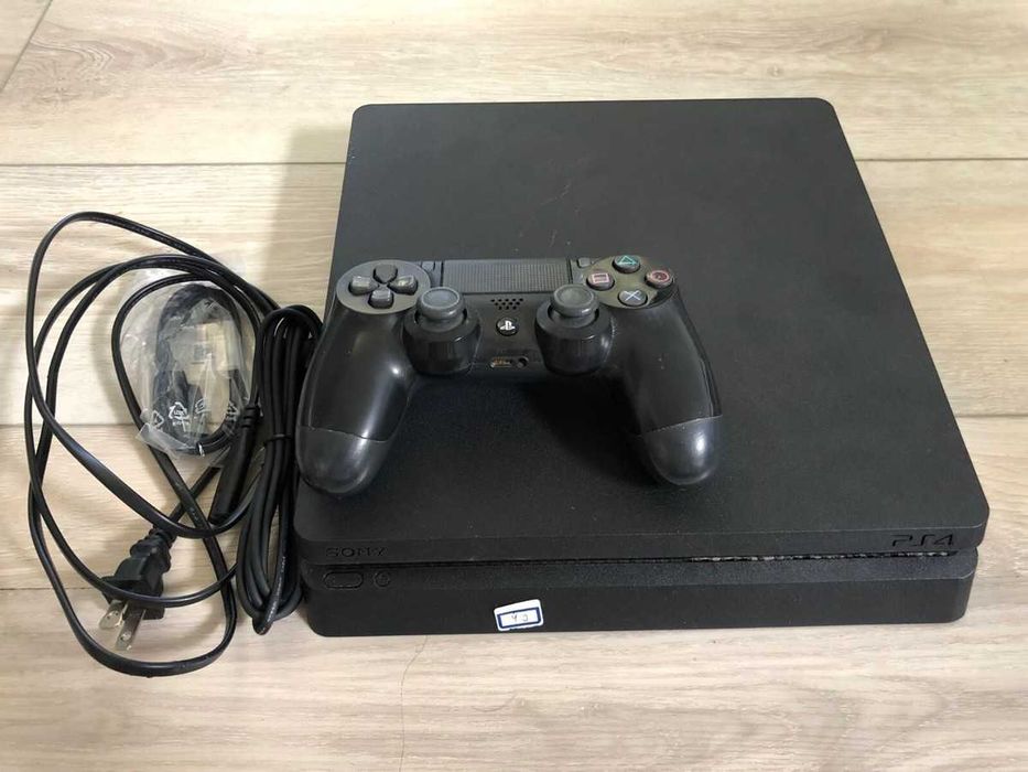 PS4 slim 1TB 3 oy garantiya
