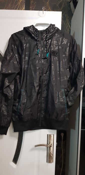 Продавам мъжко яке Puma