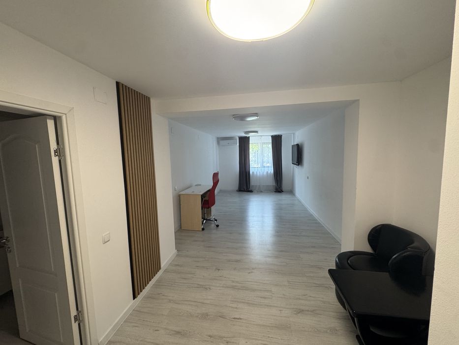5 spatii comerciale/ Rusidava