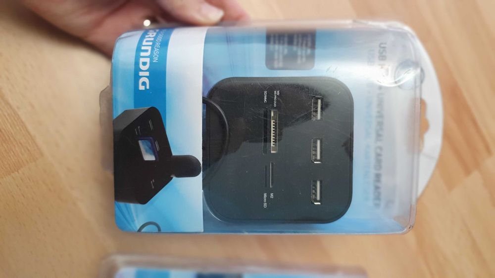 Cititor de carduri-adaptor universal usb