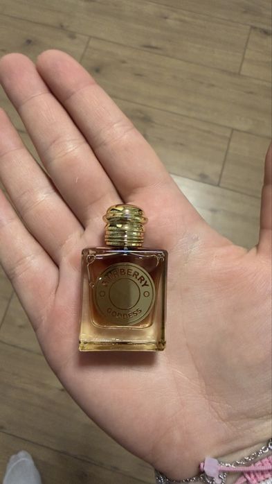 Продавам малко тестерче парфюмче на burberry  goddess