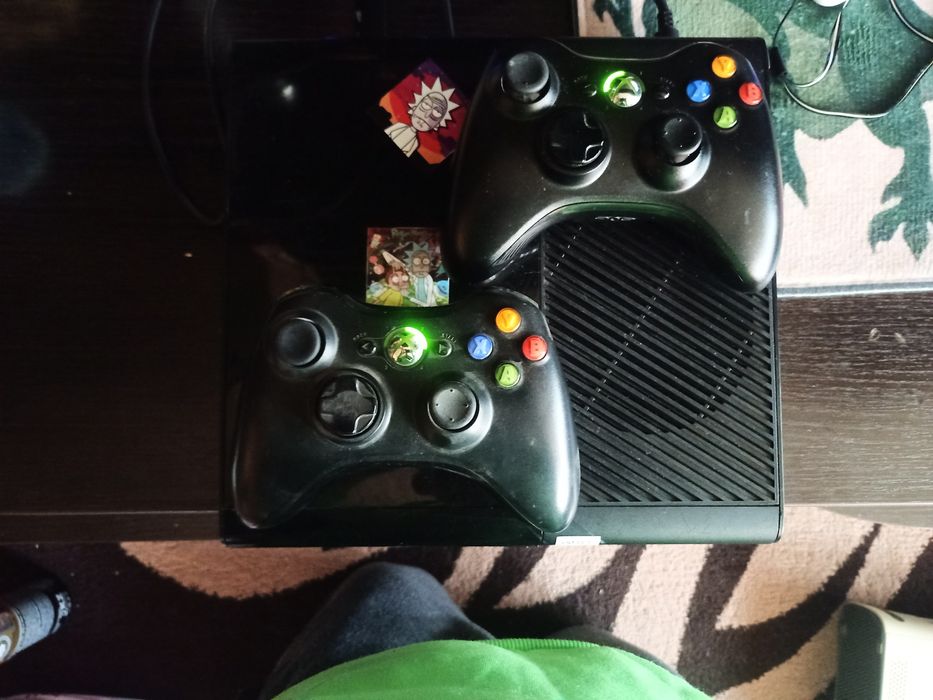 Продам игровую приставку Xbox 360