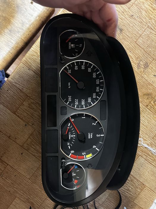 Смяна на подсветка/светлина на километраж