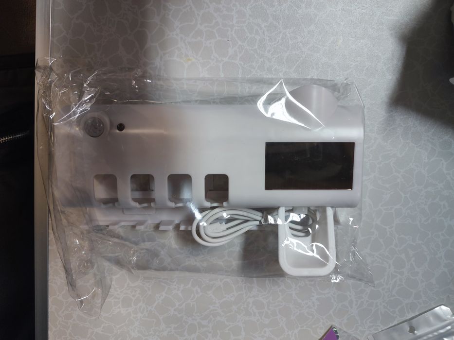 поставка за четка и паста за зъби