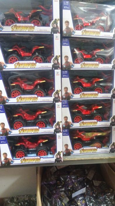 Игрушечный квадроцикл / вездеход на радиоуправлении (RC)