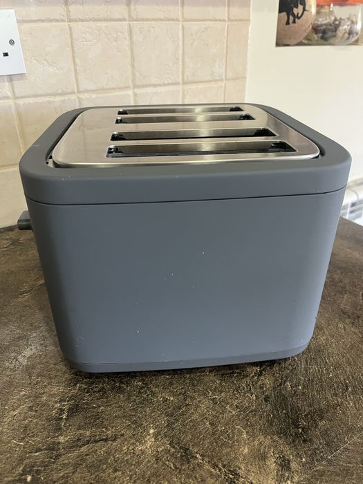 Продавам тостер “Джино”