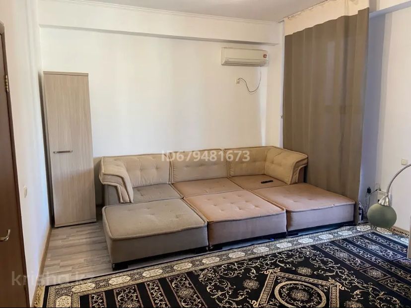 Диван большой кубиками идет