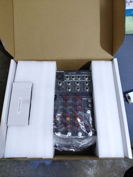 Vând URGENT Mixer Behringer Xenyx 8002S