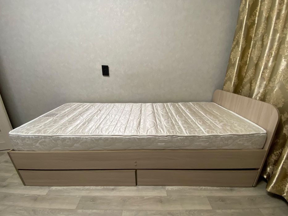 Продам 2 кровати с матрасом