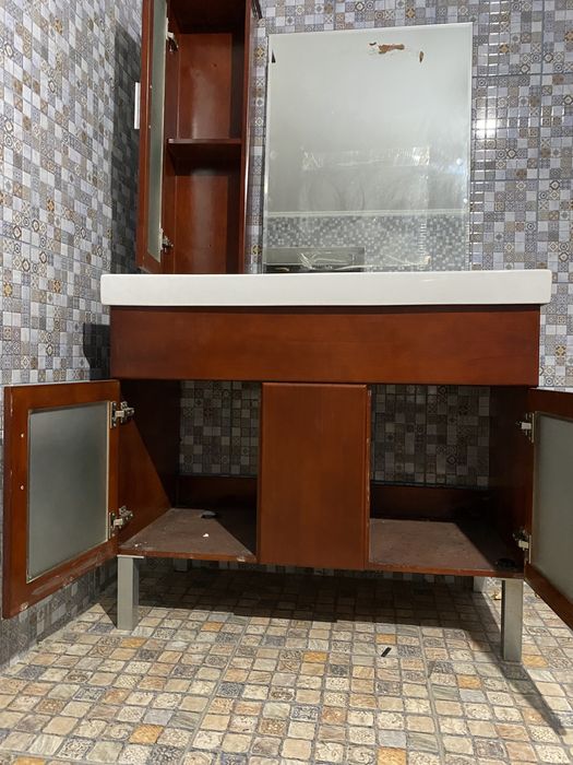 Раковина с мебелью