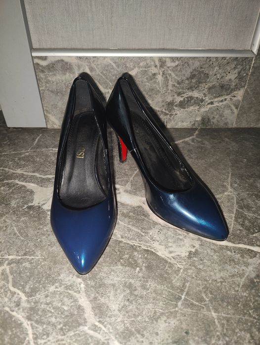 Продам туфли на каблуке