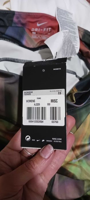 Colanti Nike cu eticheta marimea XS
