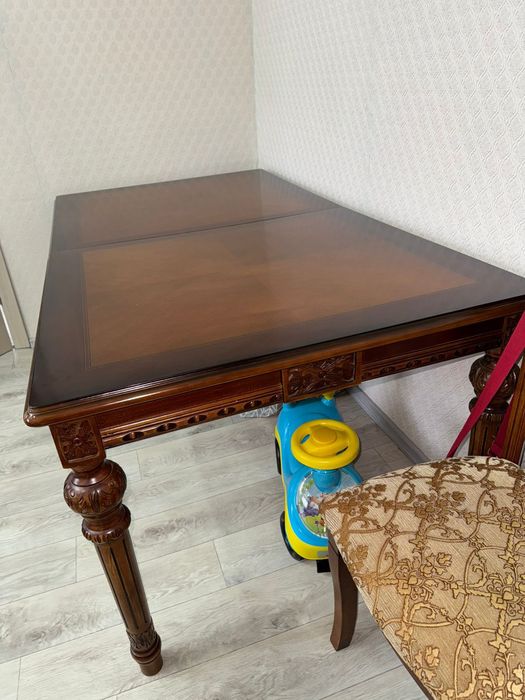 Дубовый Стол  и стулья