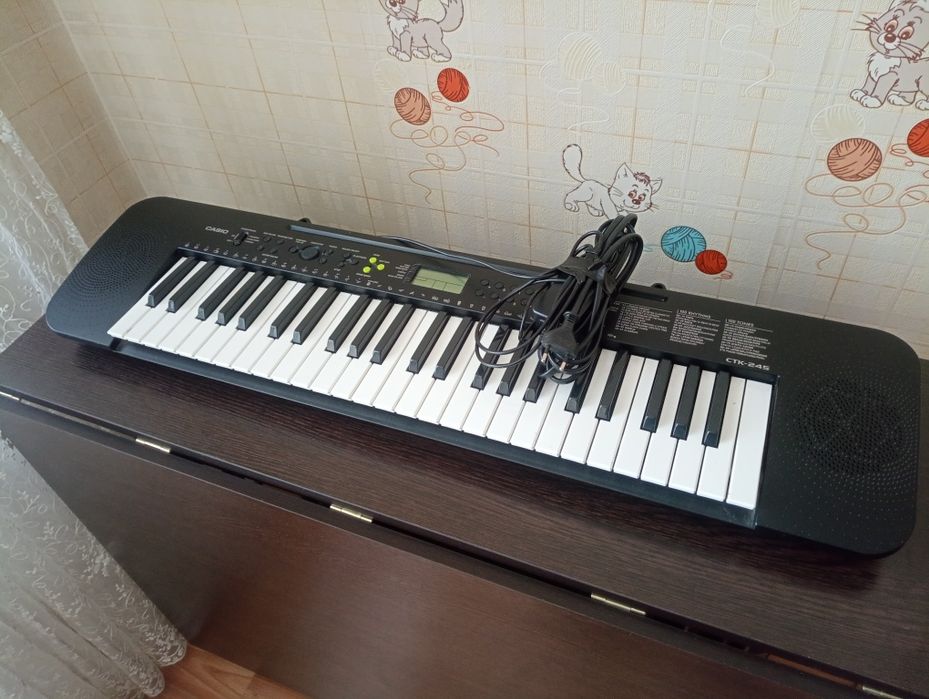 Продам синтезатор