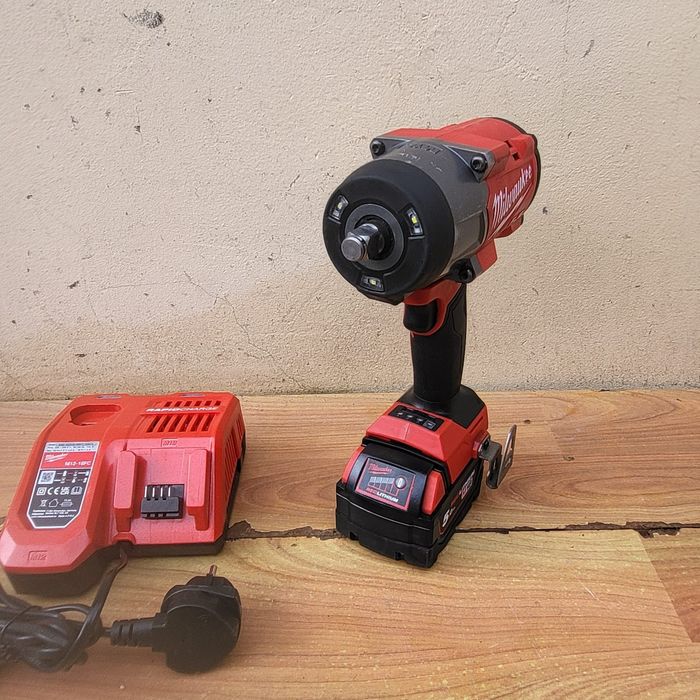 Pistol de insurubat cu impact Milwaukee M18  FHIW2F 12