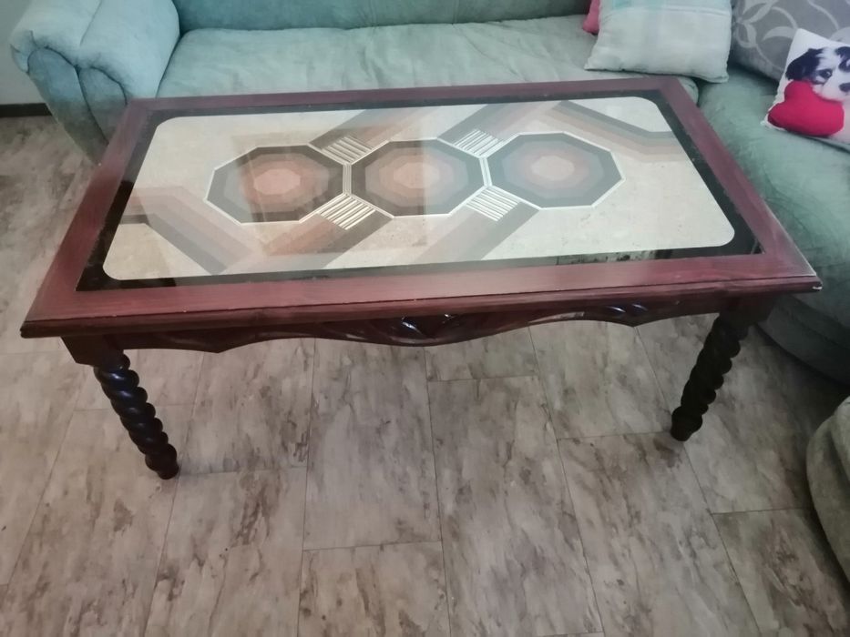 Масивна холна маса с дърворезба