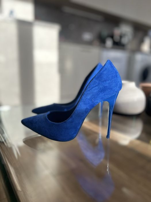 Обувки на висок ток