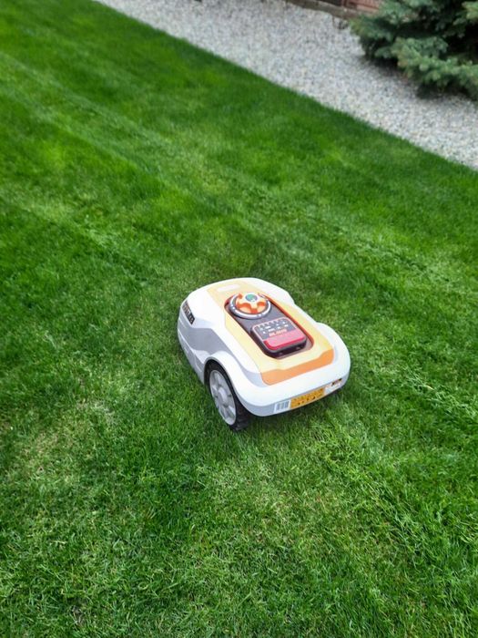 robot tuns iarba ruris 300