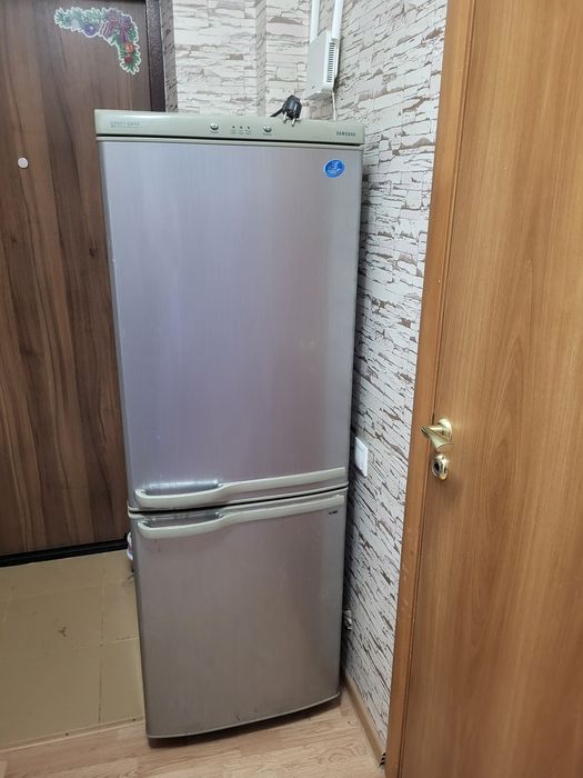 Продам 2 холодильника Samsung