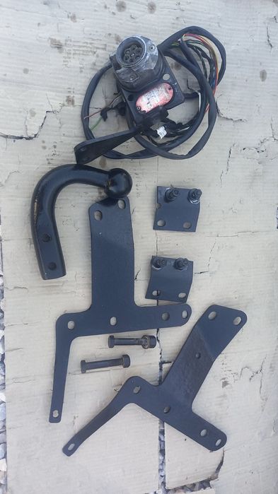 Продавам теглич за Тойота Корола Версо с сваляема кука за 2008г.