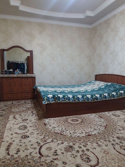 Продаётся дом в центре города Янгиюлея .Обшая площадь  3  соток .