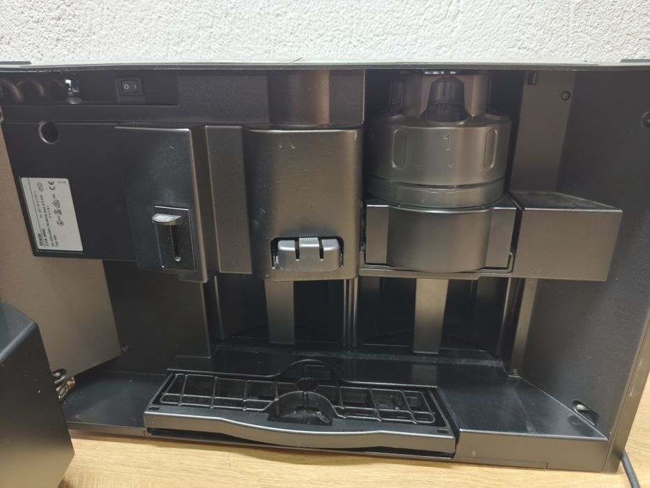 Кафе машина за вграждане Miele