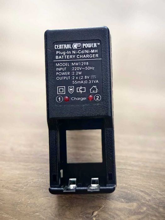 Incarcator 4 sloturi pentru acumulatori tip AA