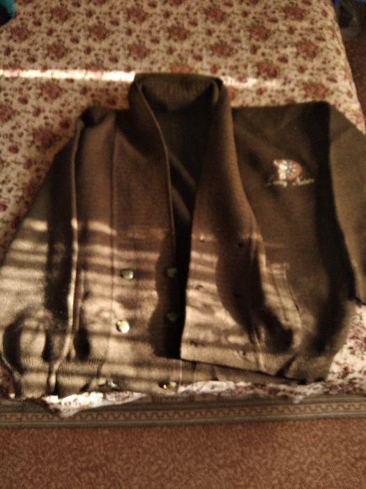 Дебели блузи и жилетки