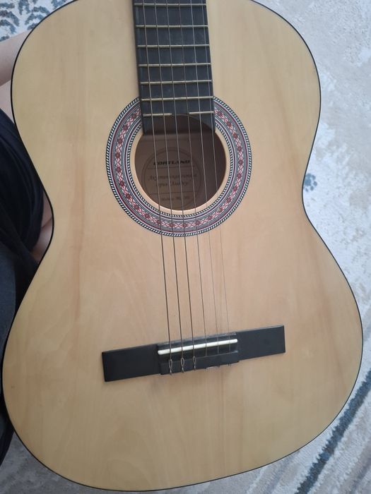 Акустическая гитара