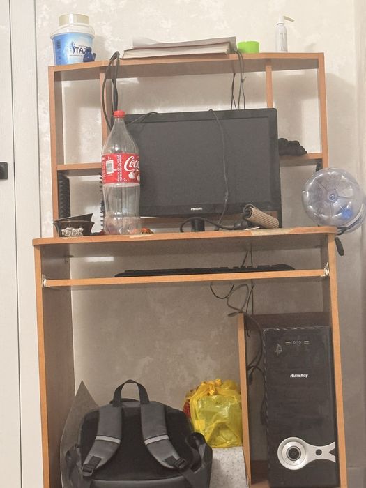 Продается тумбочка и комп стол рабочий стол