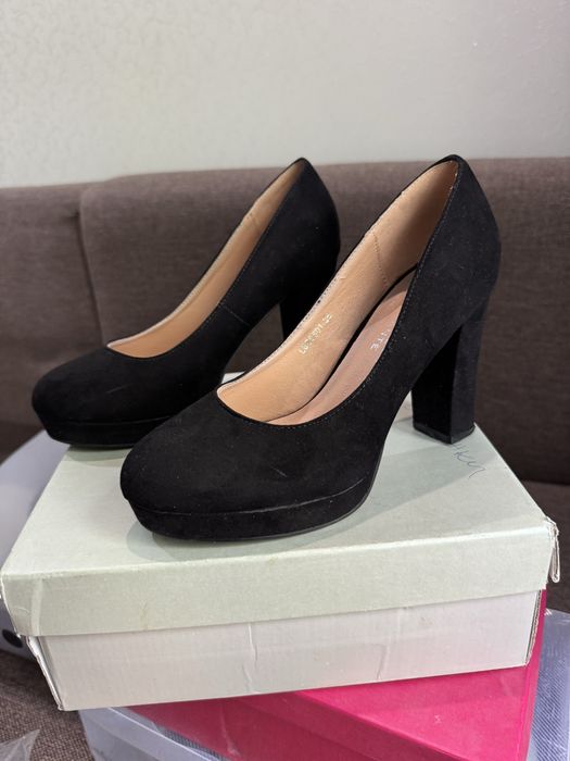 Продам черные туфли