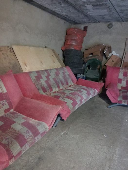 Диван с двумя креслами