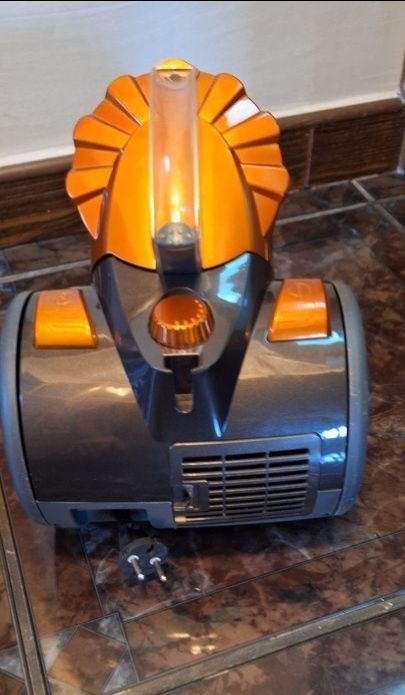 Aspirator fara sac Royalty Line