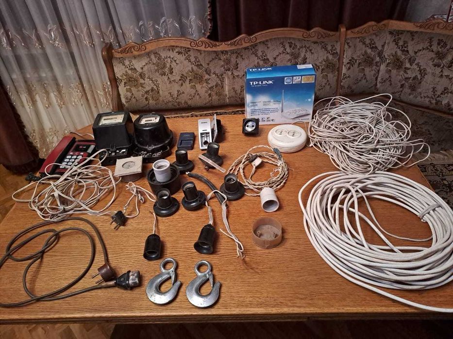 Корпус от распредкоробки, электросчетчик