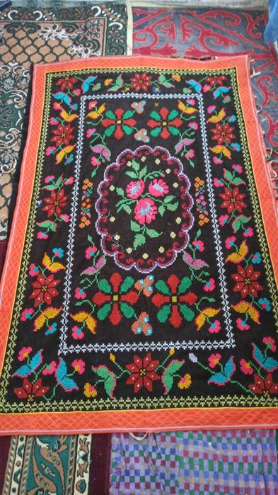 Тұскигіз. Ұлттық біз кесте бұйымы